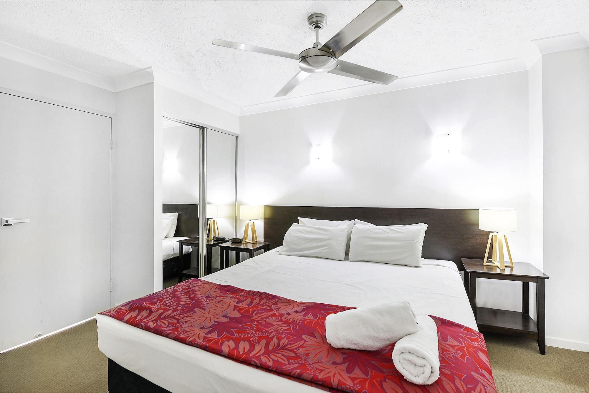 Broadbeach Travel Inn Apartments Голд-Кост Экстерьер фото
