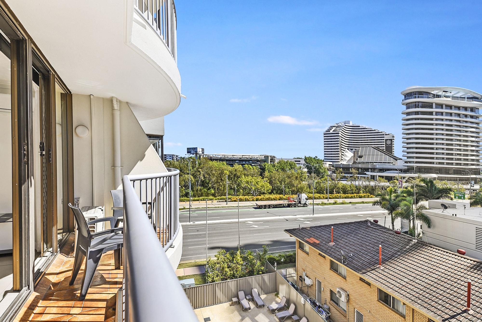 Broadbeach Travel Inn Apartments Голд-Кост Экстерьер фото