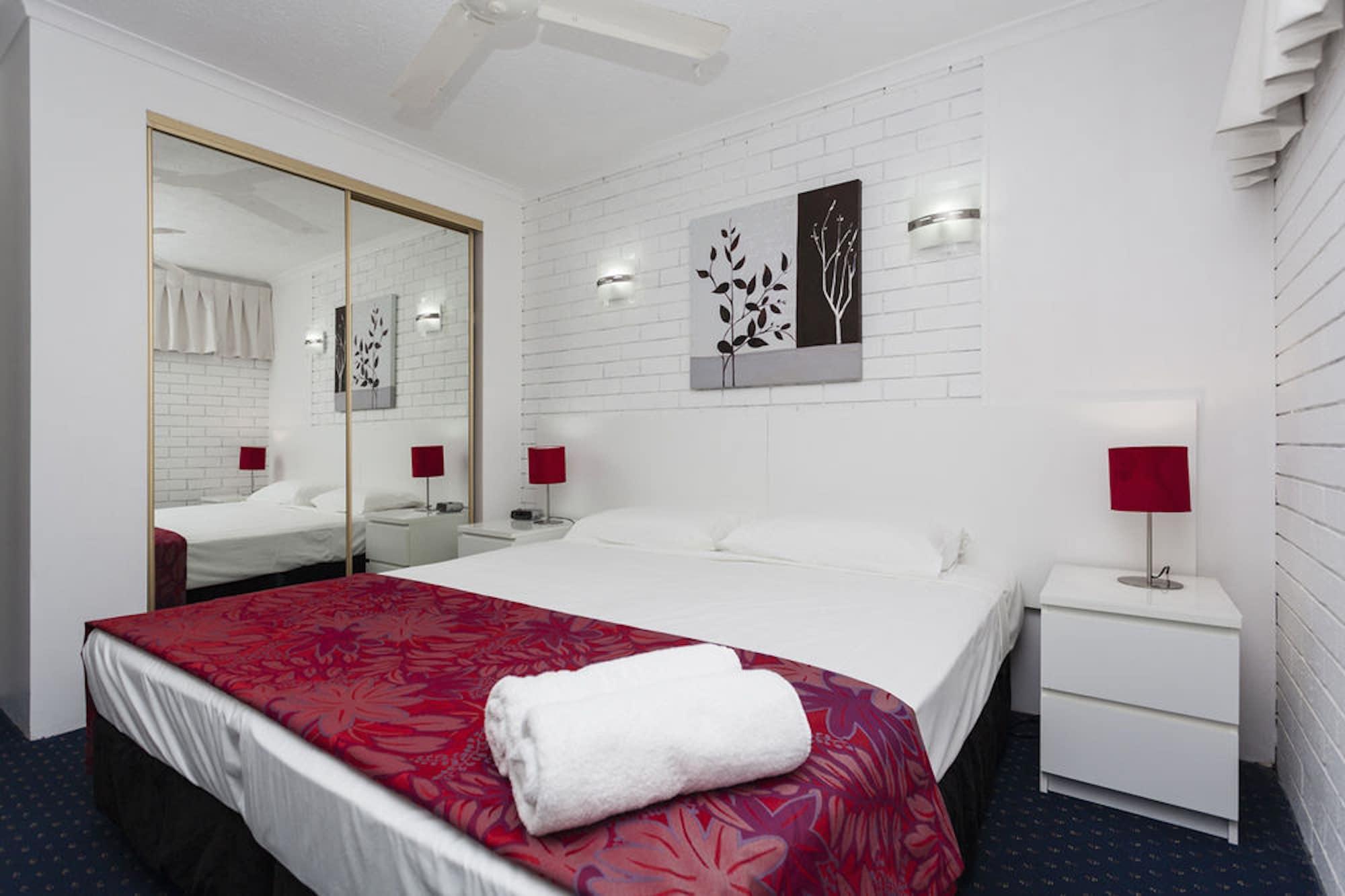 Broadbeach Travel Inn Apartments Голд-Кост Экстерьер фото