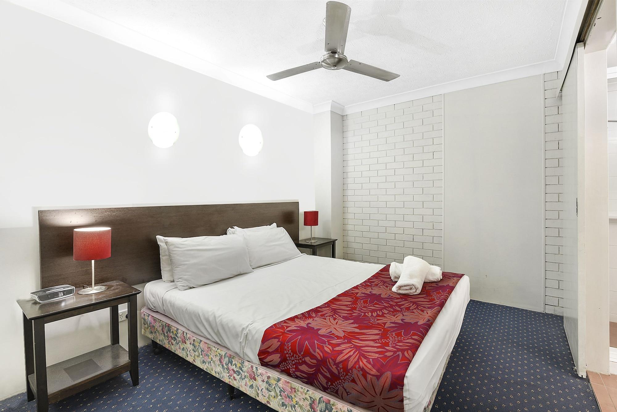 Broadbeach Travel Inn Apartments Голд-Кост Экстерьер фото