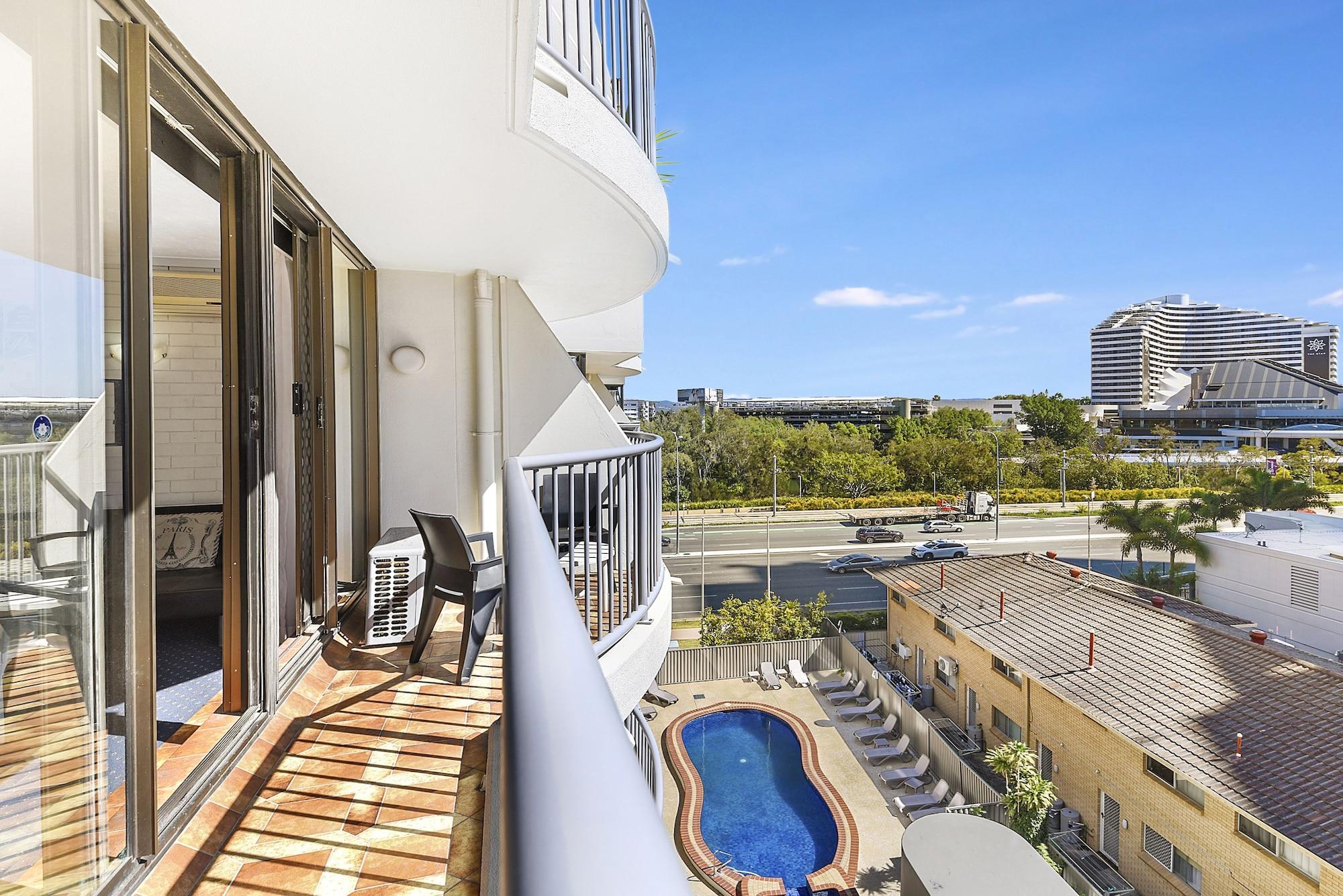 Broadbeach Travel Inn Apartments Голд-Кост Экстерьер фото