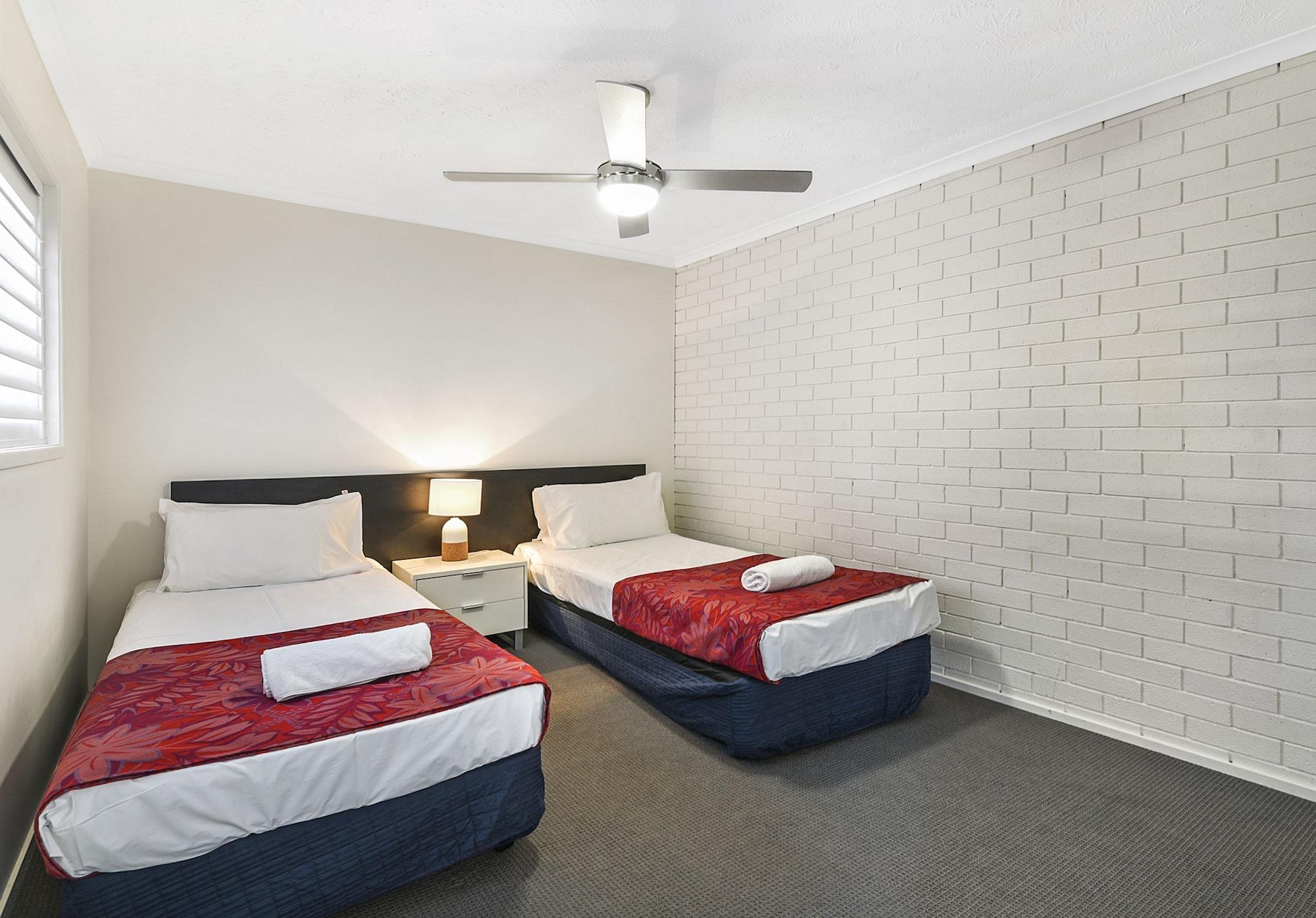 Broadbeach Travel Inn Apartments Голд-Кост Экстерьер фото