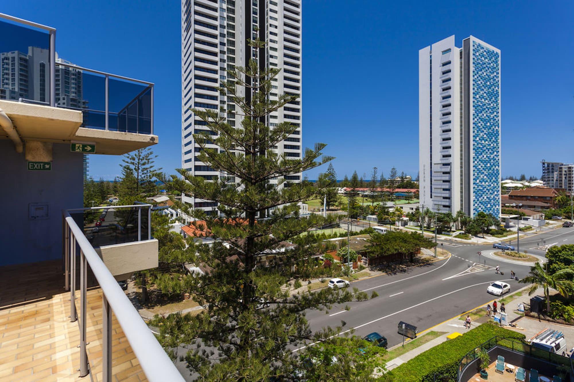 Broadbeach Travel Inn Apartments Голд-Кост Экстерьер фото