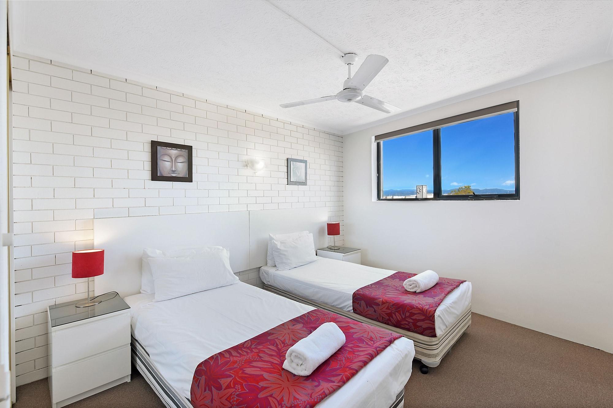 Broadbeach Travel Inn Apartments Голд-Кост Экстерьер фото