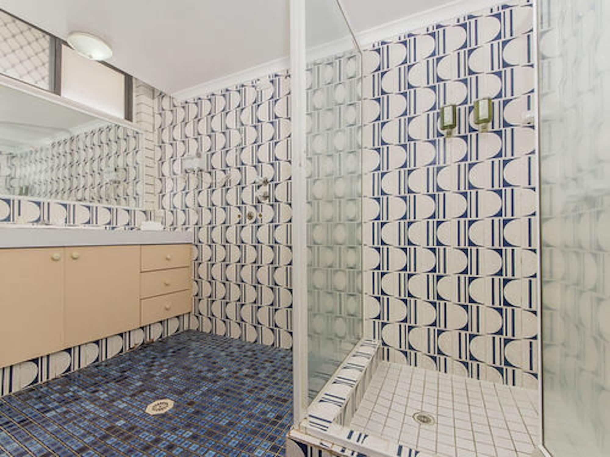 Broadbeach Travel Inn Apartments Голд-Кост Экстерьер фото