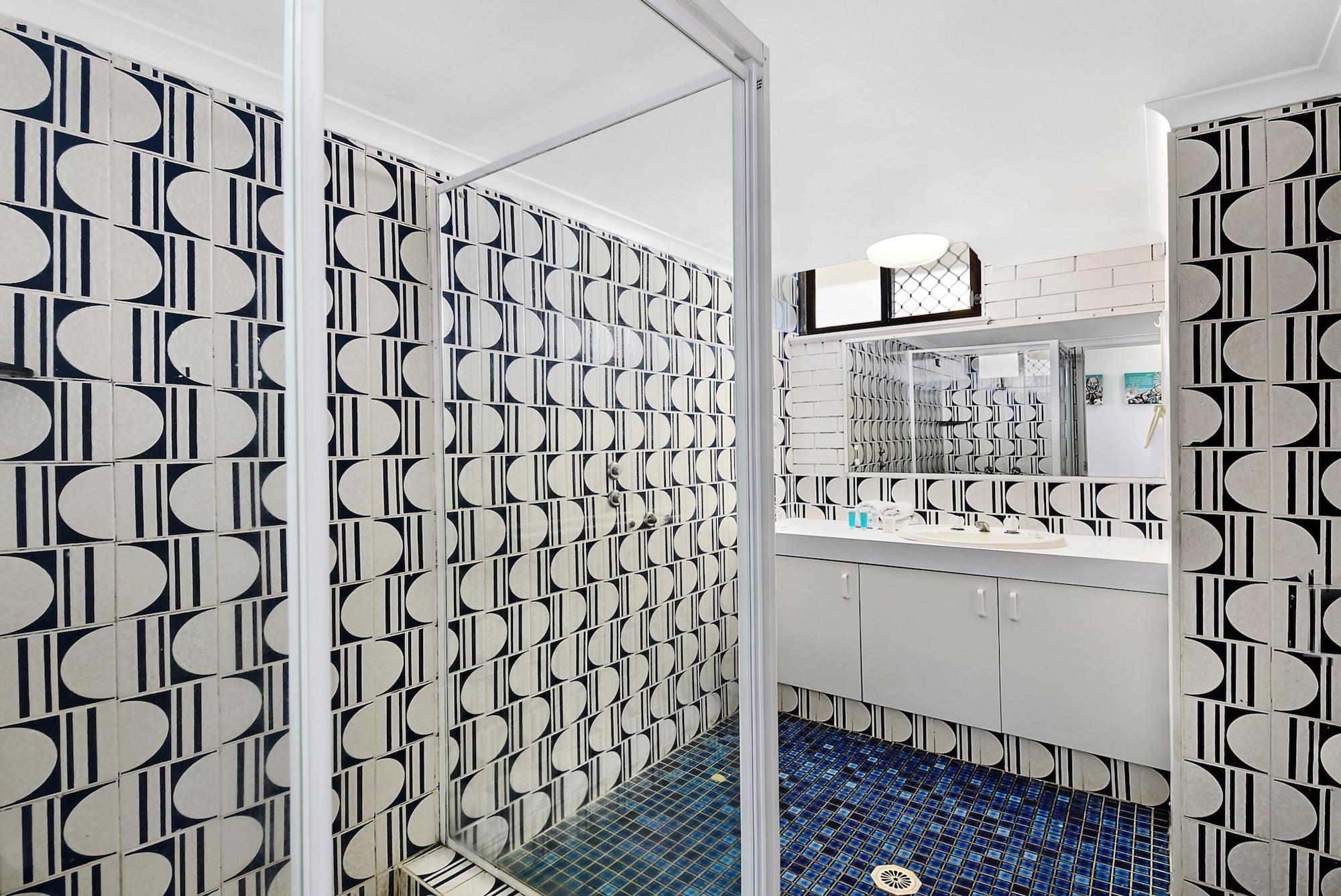 Broadbeach Travel Inn Apartments Голд-Кост Экстерьер фото