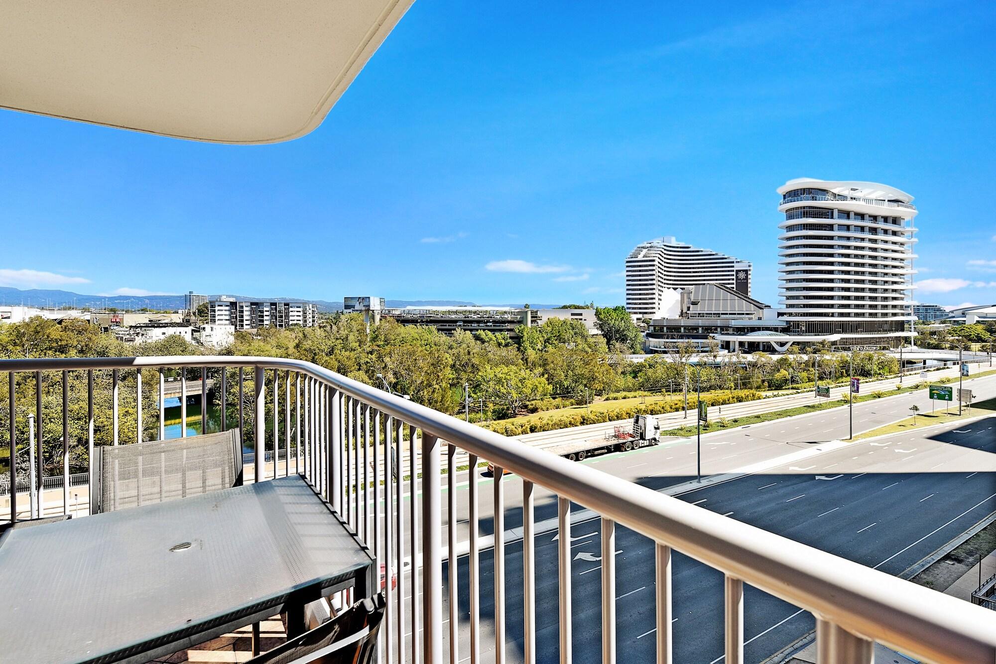 Broadbeach Travel Inn Apartments Голд-Кост Экстерьер фото