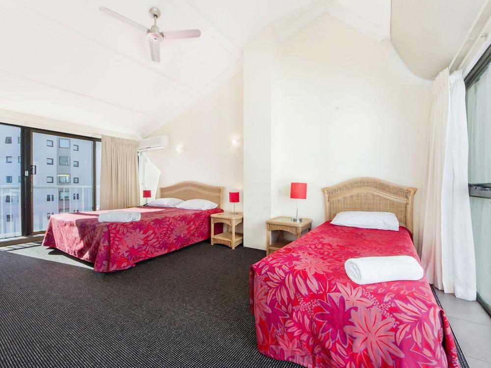 Broadbeach Travel Inn Apartments Голд-Кост Экстерьер фото