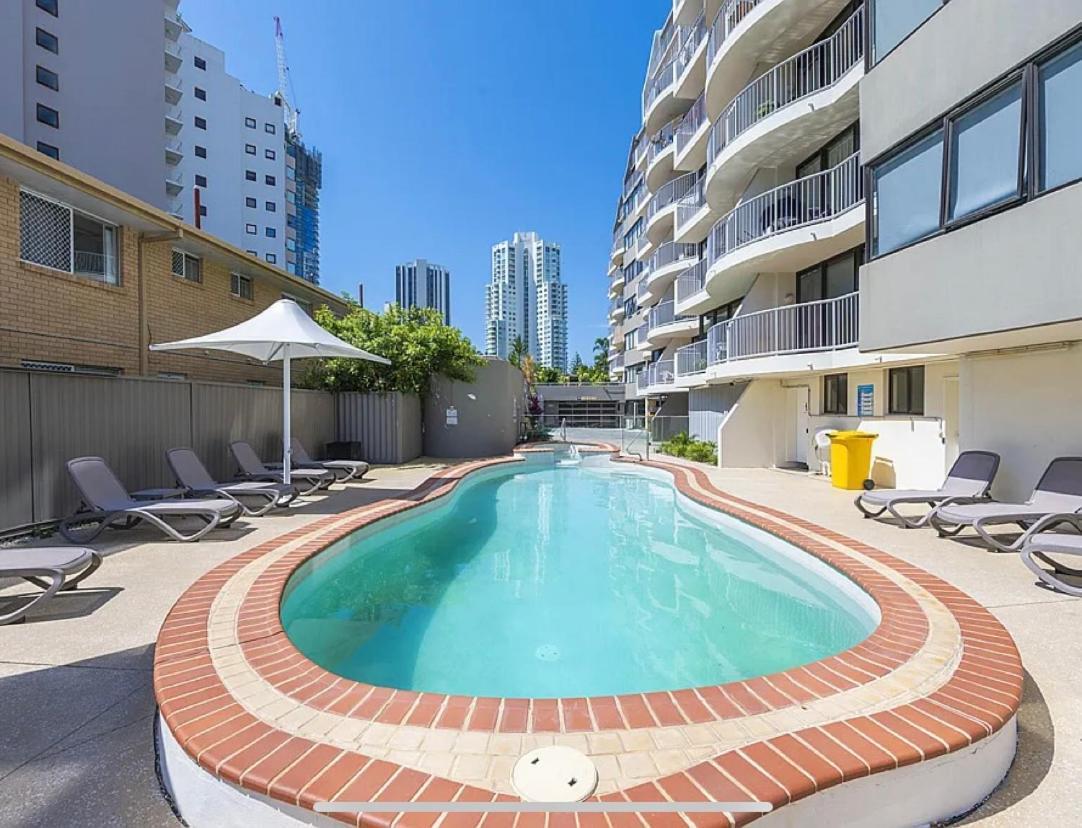 Broadbeach Travel Inn Apartments Голд-Кост Экстерьер фото
