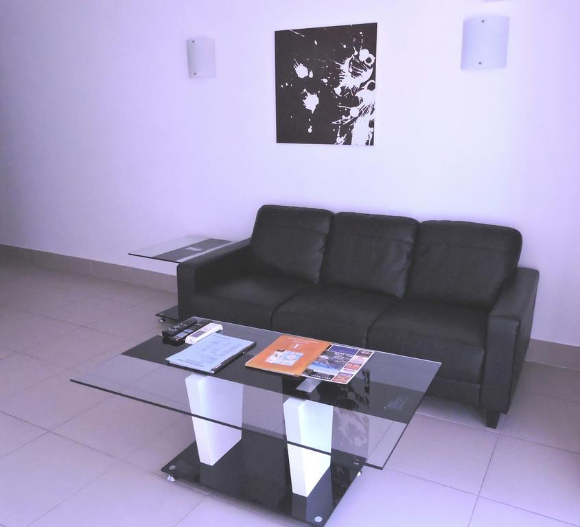 Broadbeach Travel Inn Apartments Голд-Кост Экстерьер фото
