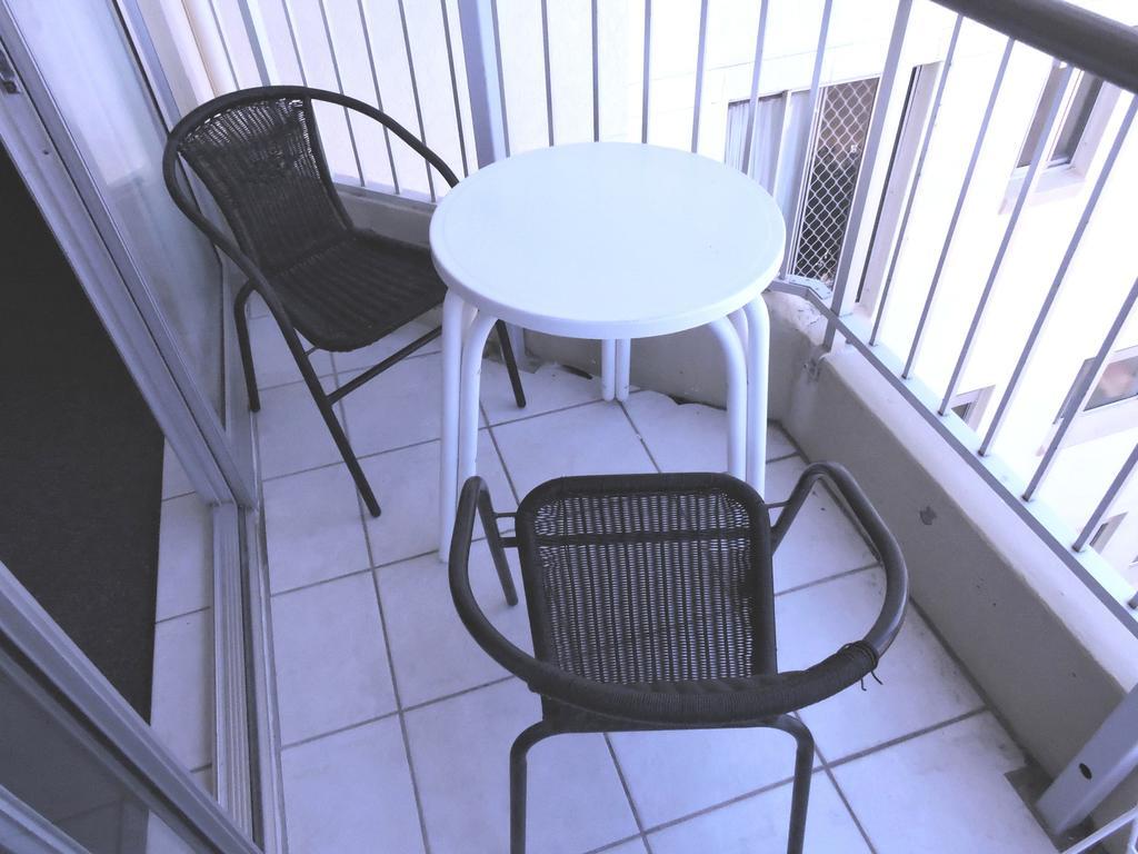 Broadbeach Travel Inn Apartments Голд-Кост Экстерьер фото