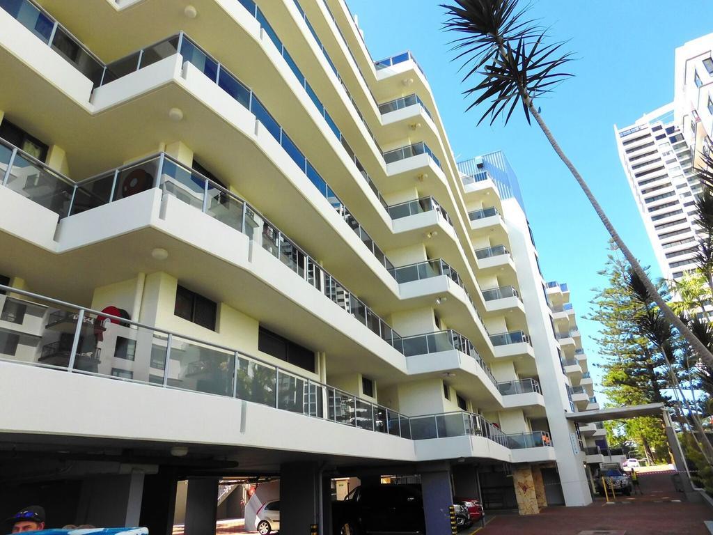 Broadbeach Travel Inn Apartments Голд-Кост Экстерьер фото