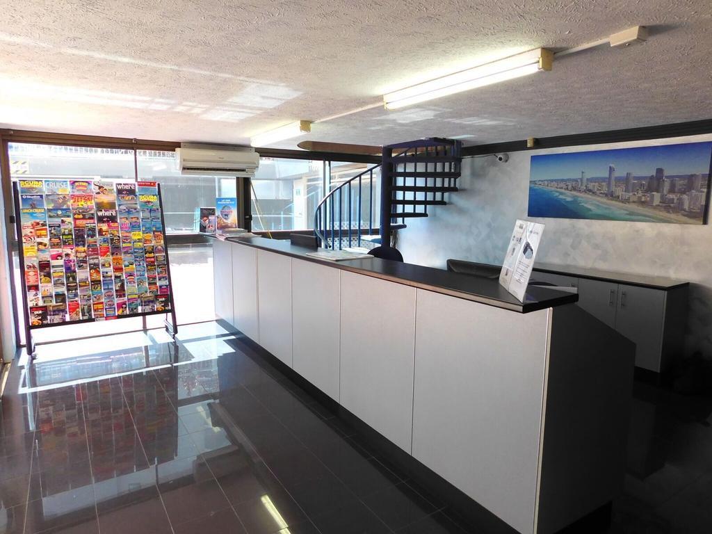 Broadbeach Travel Inn Apartments Голд-Кост Экстерьер фото
