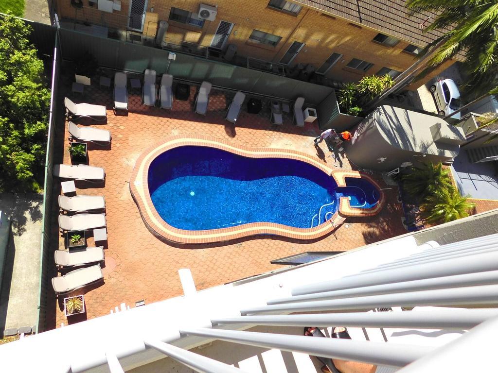 Broadbeach Travel Inn Apartments Голд-Кост Экстерьер фото